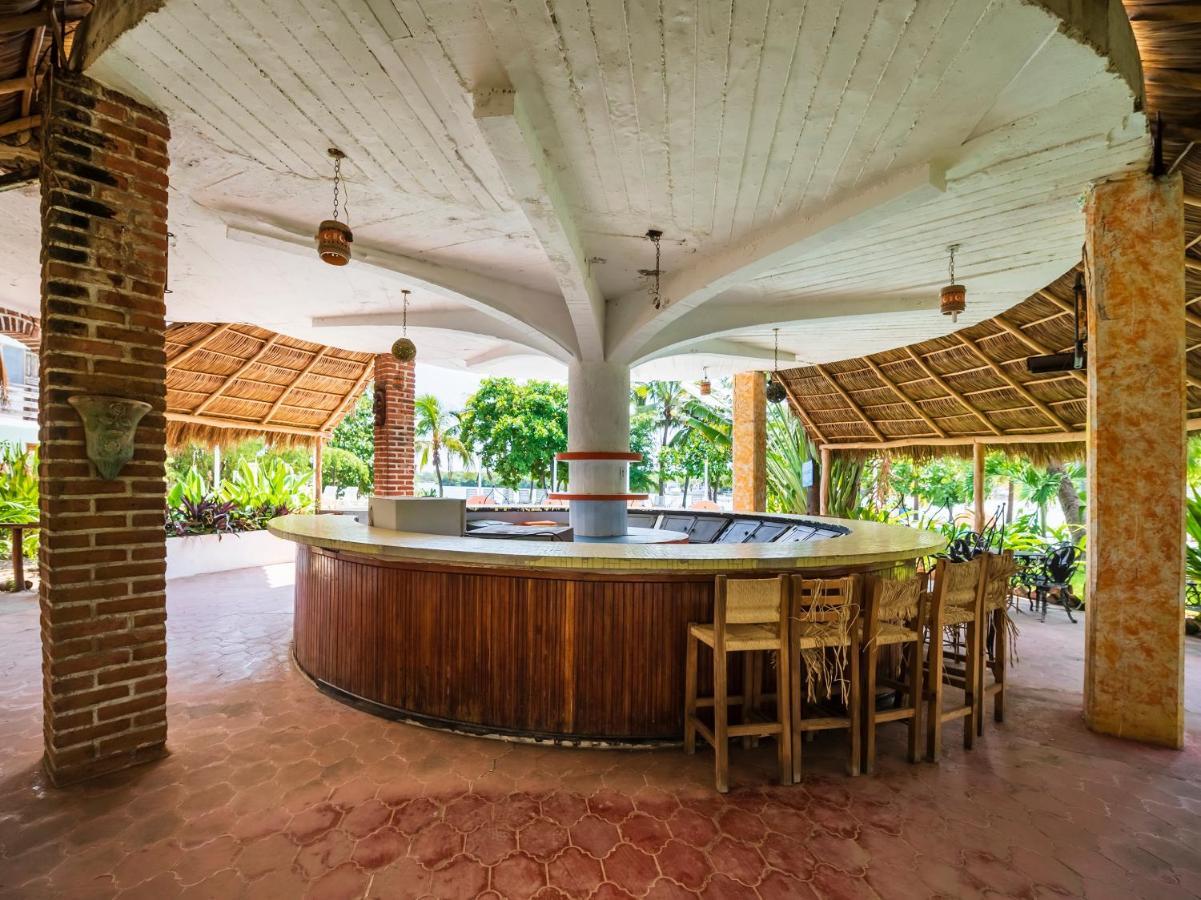 Oyo Hotel Sands Барра-де-Навидад Экстерьер фото