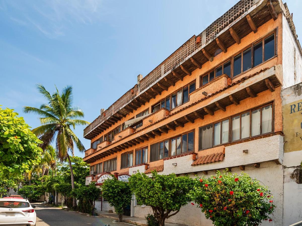 Oyo Hotel Sands Барра-де-Навидад Экстерьер фото