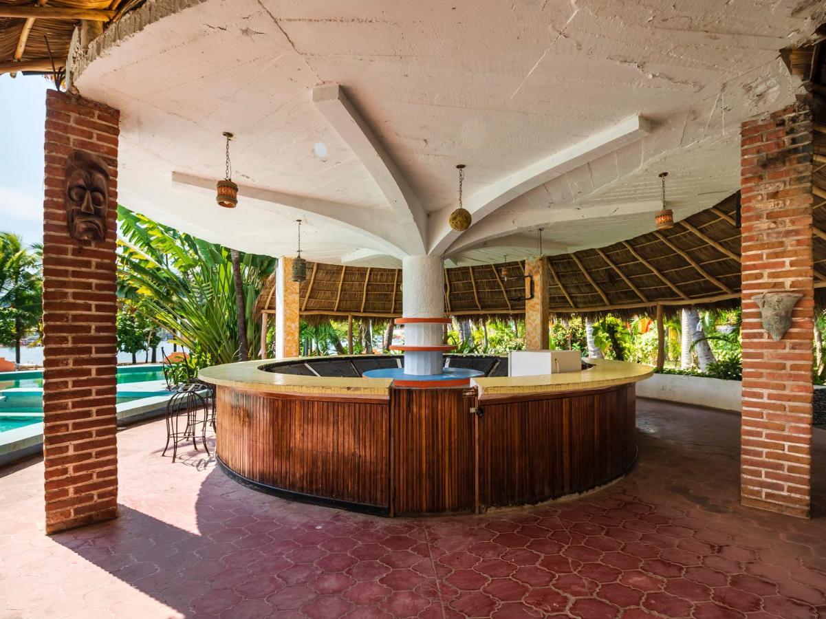 Oyo Hotel Sands Барра-де-Навидад Экстерьер фото