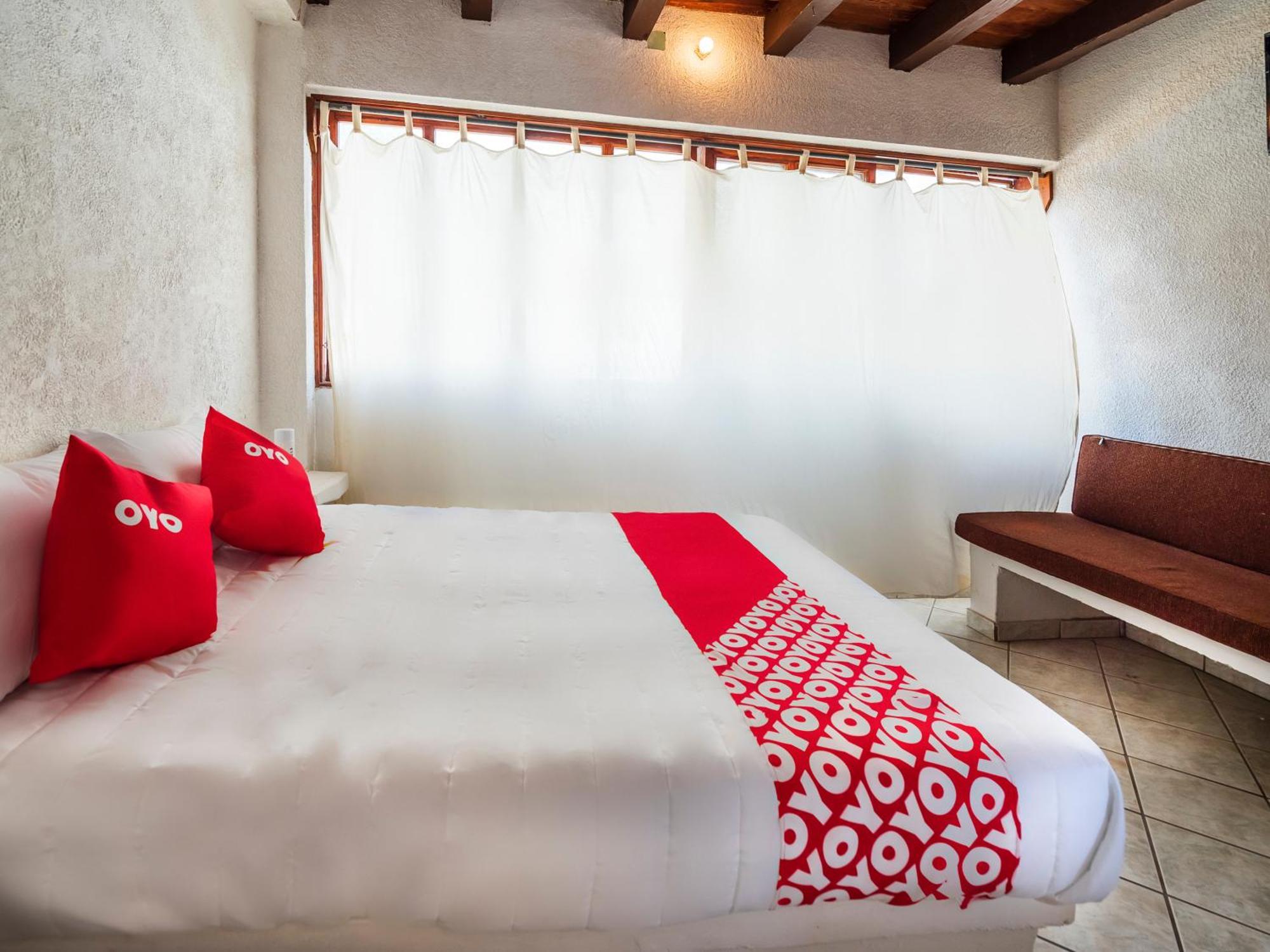 Oyo Hotel Sands Барра-де-Навидад Экстерьер фото
