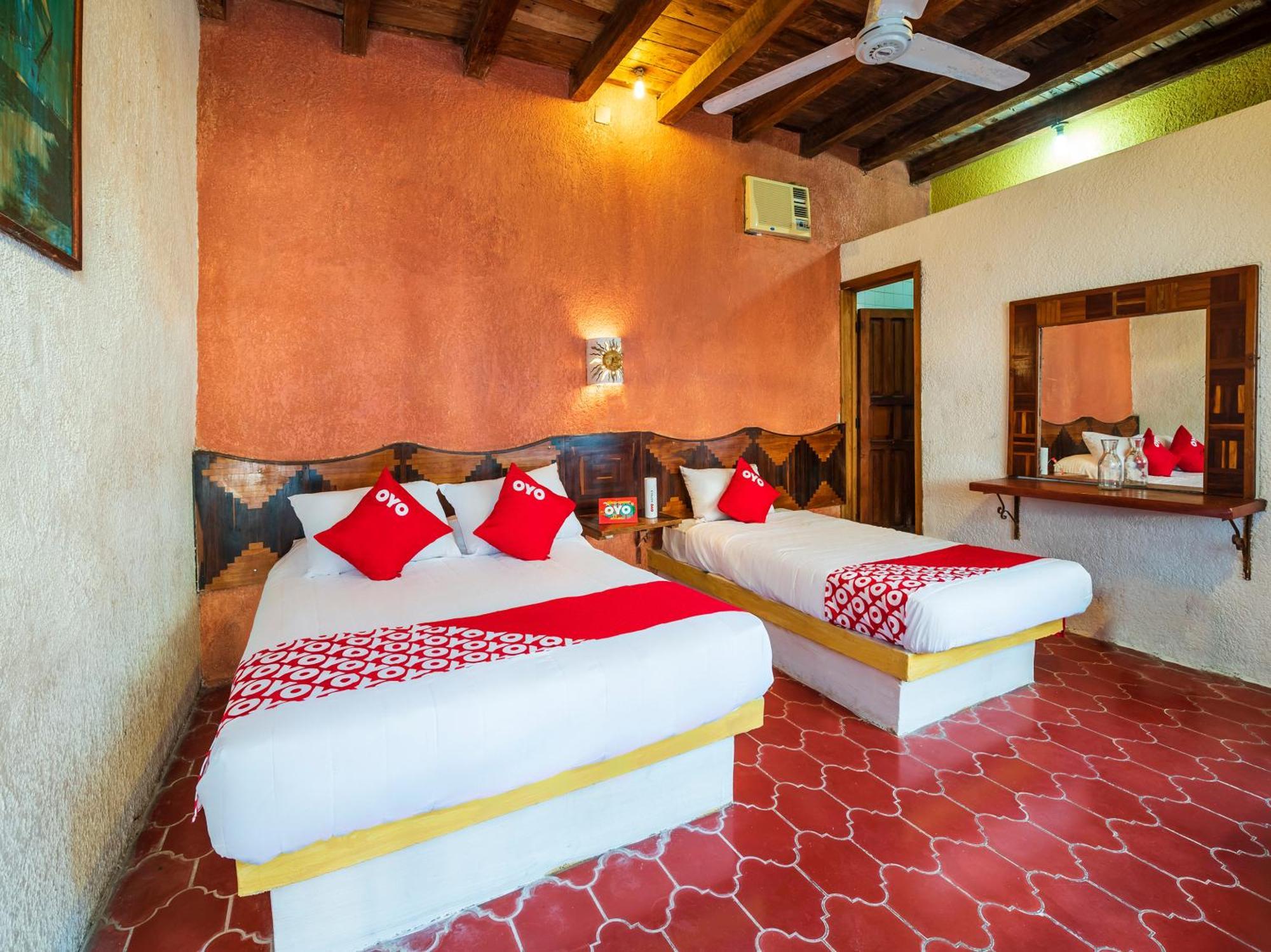 Oyo Hotel Sands Барра-де-Навидад Экстерьер фото