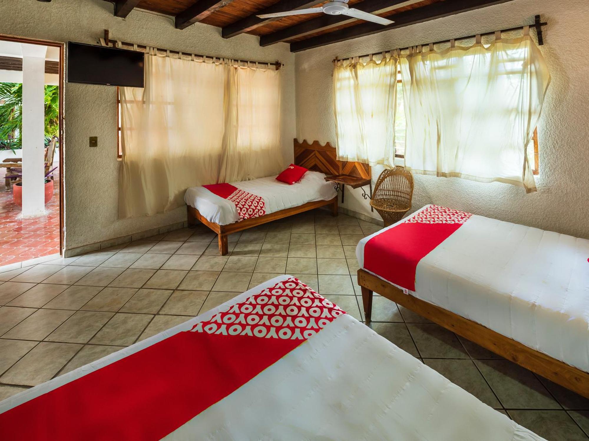 Oyo Hotel Sands Барра-де-Навидад Экстерьер фото